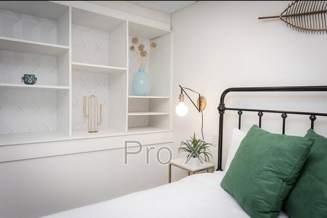 Building Photo - 6 Lambeth Cir