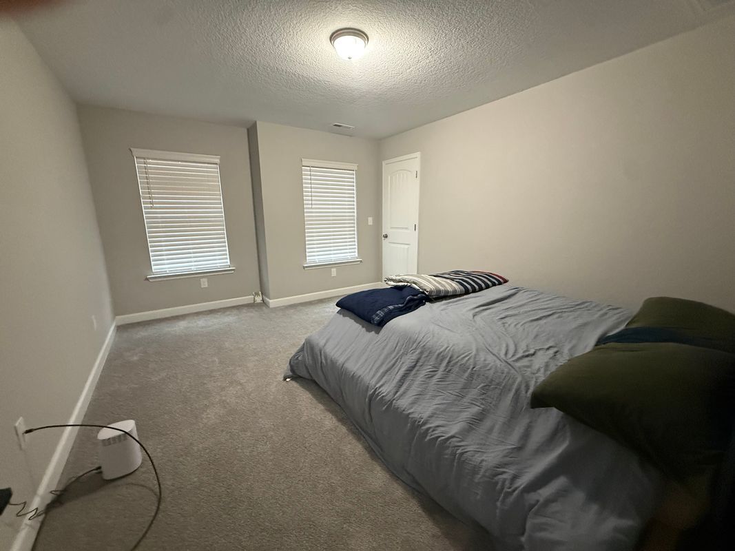 Building Photo - 1614 Hawthorne Dr