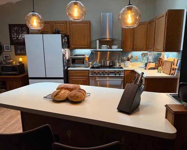 Building Photo - 4212 Lakeview Pkwy