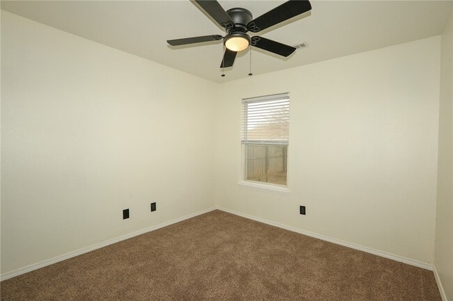 Building Photo - 900 SW River Rock St