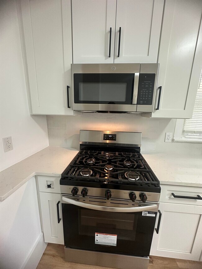 Building Photo - 38 Gates Ave