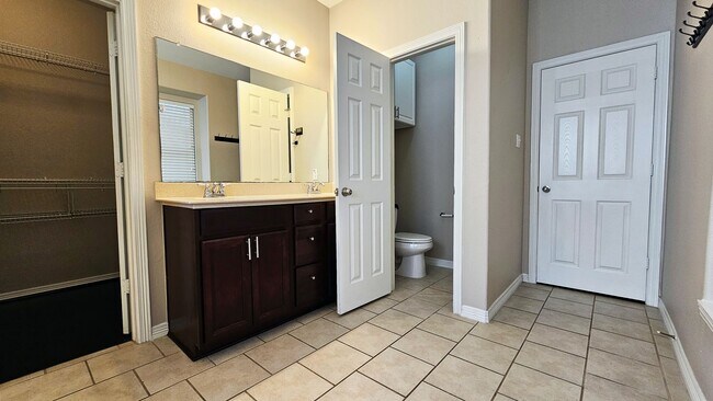 Building Photo - 211 Briar Trace Ln