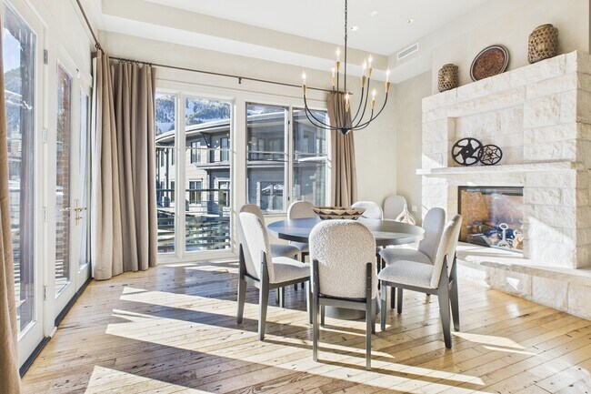 Building Photo - 501 Rio Grande Pl