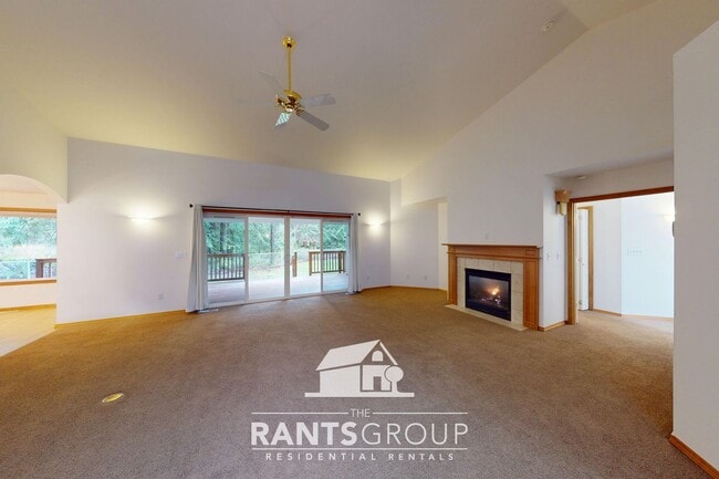 Building Photo - Spacious 3-Bed / 2-Bath Home on 2.5 Private Acres – Cooper Point