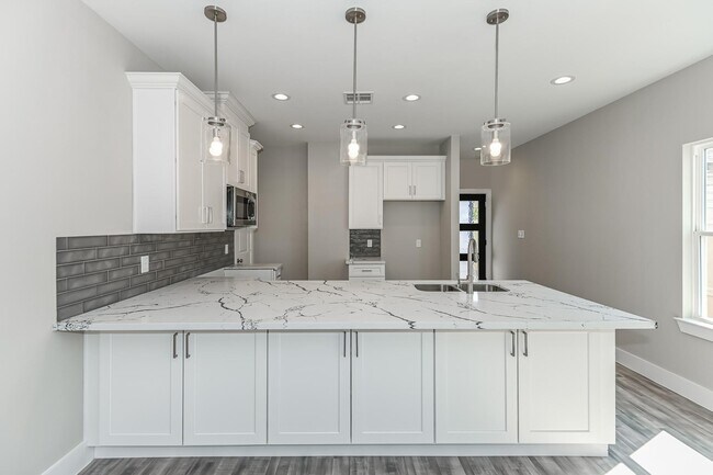 Building Photo - 3547 Dreyfus St