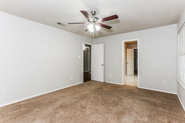 Building Photo - 1808 Rose Cir