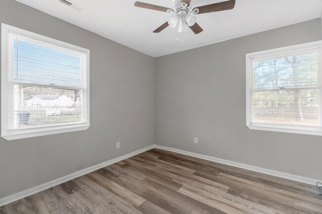 Building Photo - 328 Crisfield Rd