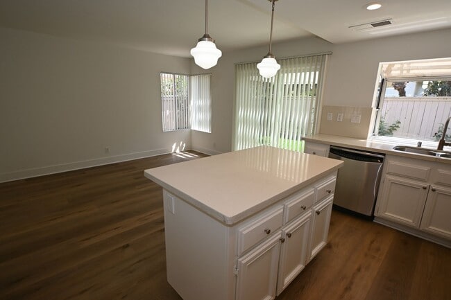 Building Photo - Immaculate 2 story 3 bedroom 2.5 bath house in Laguna Niguel