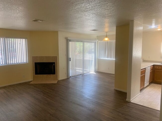 Building Photo - GREAT GATED COMMUNITY 2 BEDROOM -2 BATH -LOCATED CENTRALLY!!!