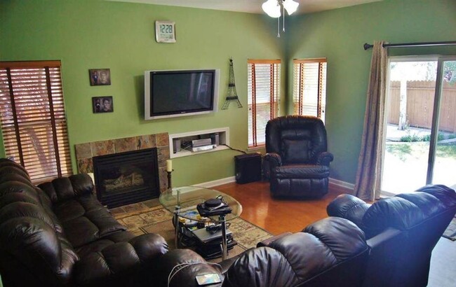 Building Photo - 5 Bedroom Home in Northwest Reno