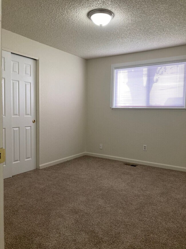 Building Photo - One Level Living w/ Spacious Private Backyard