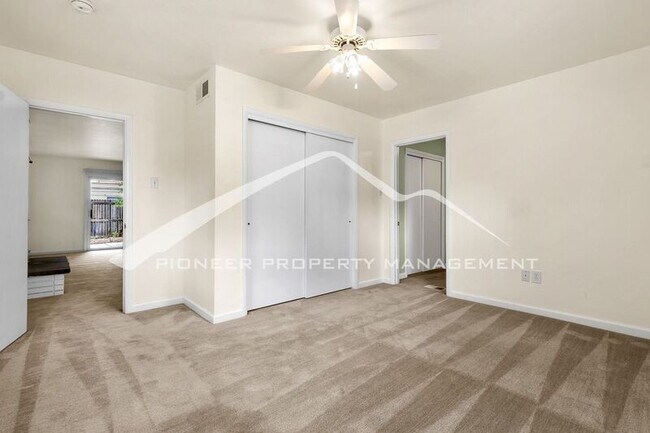 Building Photo - 3273 S Forest St