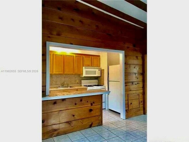 Building Photo - 809 NE 17th Ave