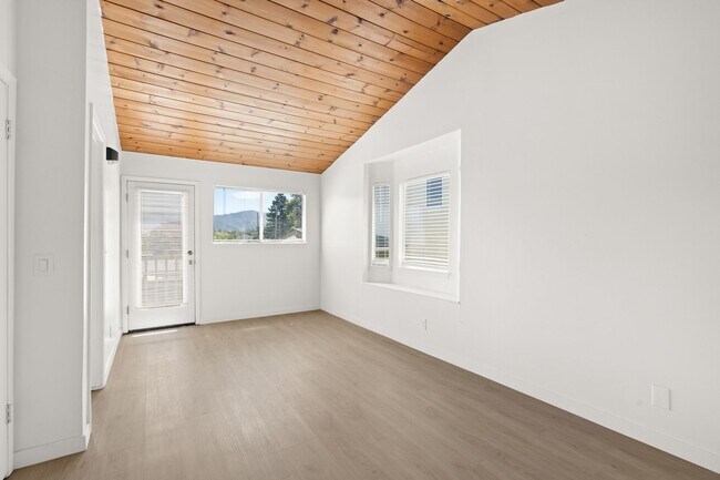 Building Photo - 289 Ramona Dr