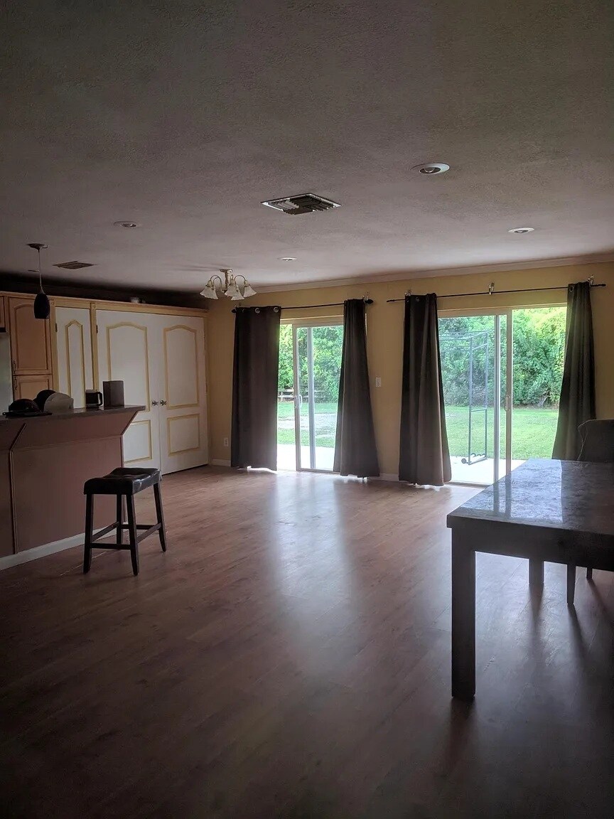 Building Photo - 12343 102nd St