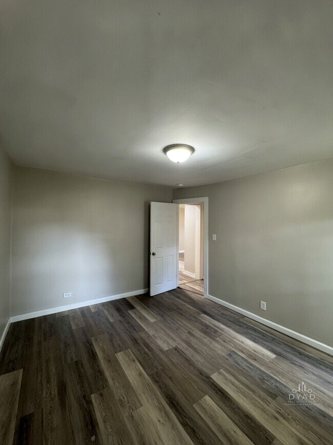 Building Photo - 548 Hike Ave