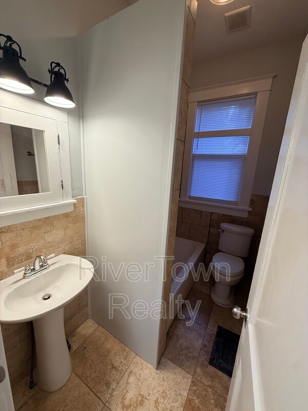 Building Photo - 2023 Higbee Ave