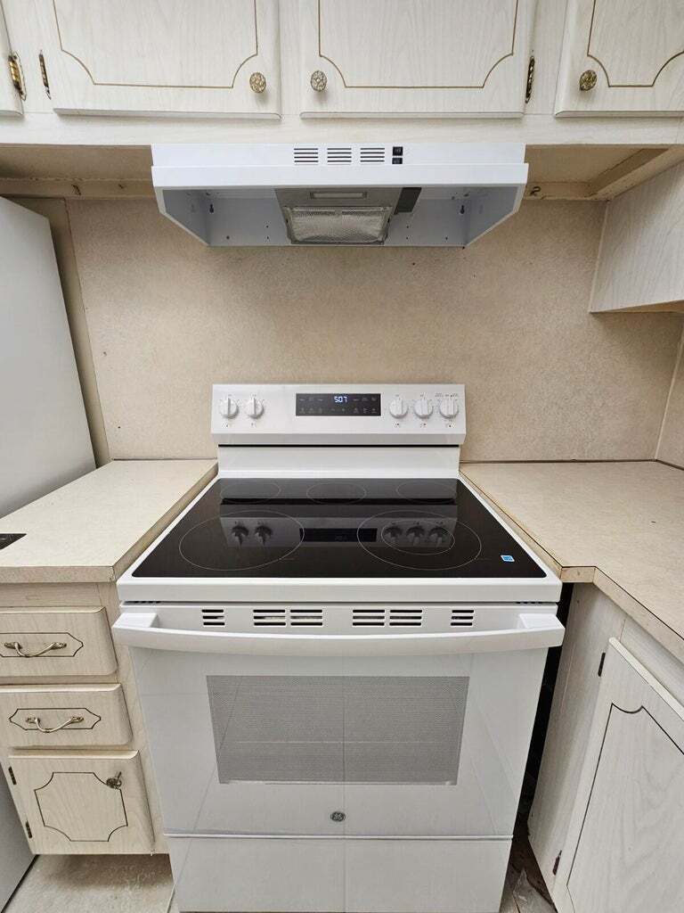 Building Photo - 114 Norwich E