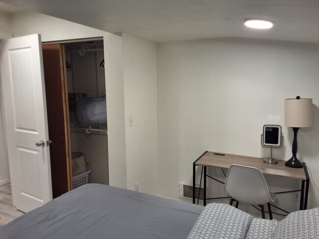 Building Photo - 720 S Southern St