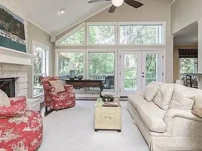 Building Photo - 5607 Courtyard Dr