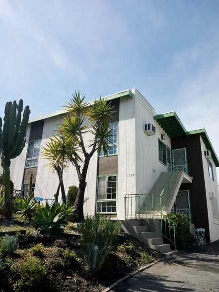 Building Photo - 1357 Edgecliffe Dr