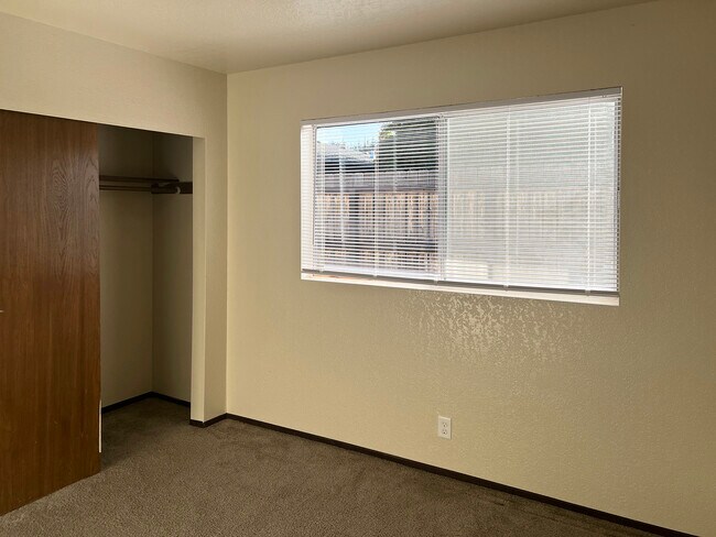 Building Photo - 2368 Blue Jay Ct