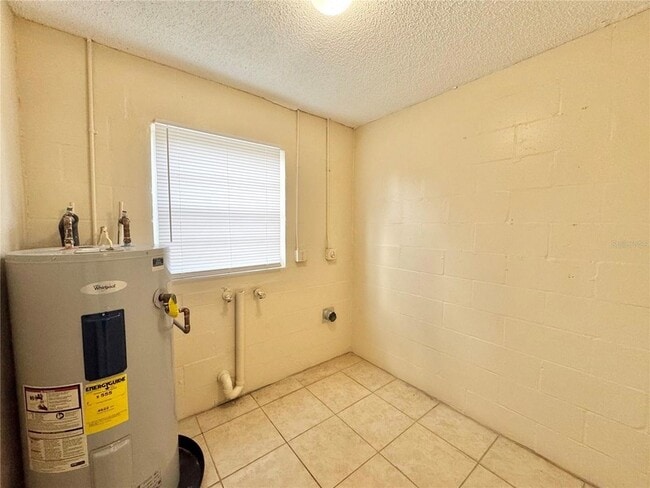 Building Photo - 2571 Elm Ave