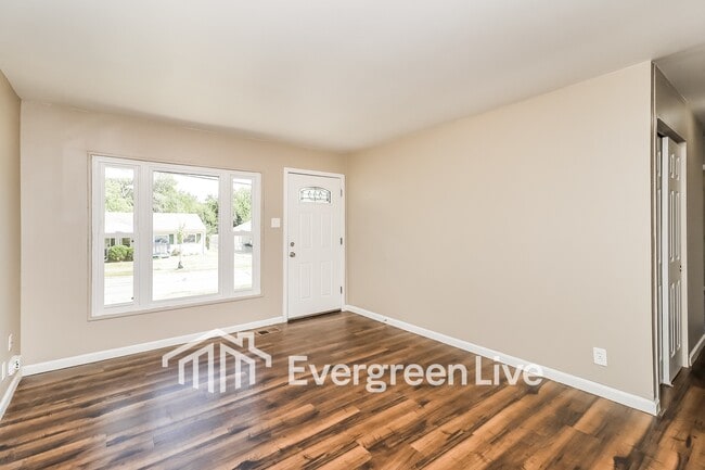 Building Photo - 3233 Lapland Dr