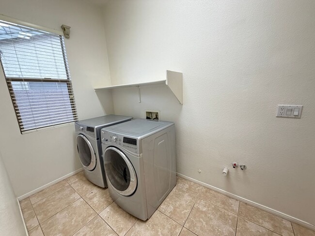 Building Photo - 10689 Arundel Ave