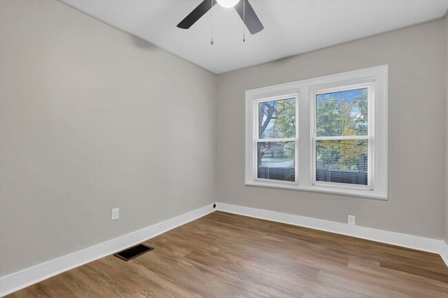 Building Photo - 1038-1040 Forest St