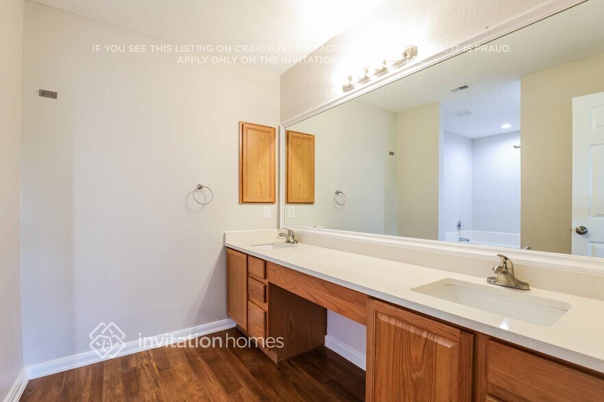 Building Photo - 926 Cheyenne Creek
