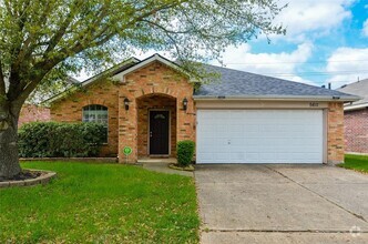 Building Photo - 5611 Brookhollow Oaks Trail