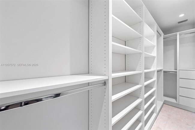 Building Photo - 540 Reinante Ave