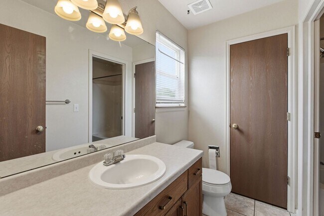 Building Photo - 430-432 Sundance Cir N