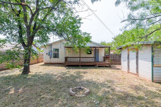 Building Photo - 2233 Fannin St