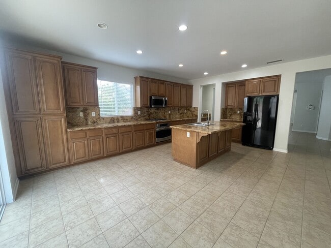 Building Photo - 37280 Parkway Dr