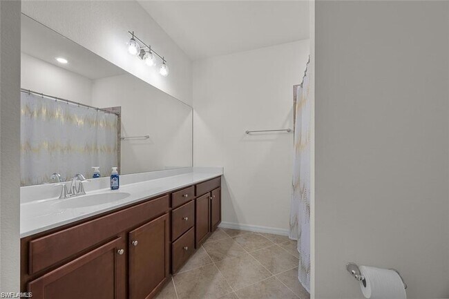 Building Photo - 2707 Blossom Wy