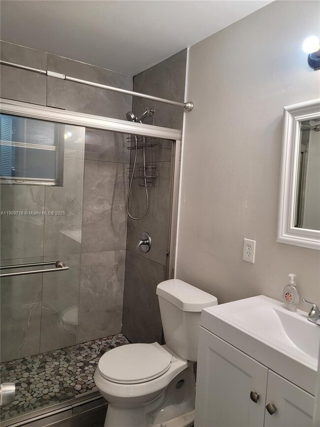 Building Photo - 622 Plymouth St