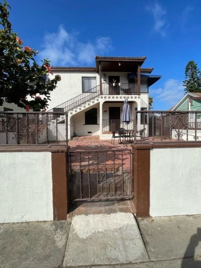 Building Photo - **MOVE IN SPECIAL $500 OFF 1st month**Char...