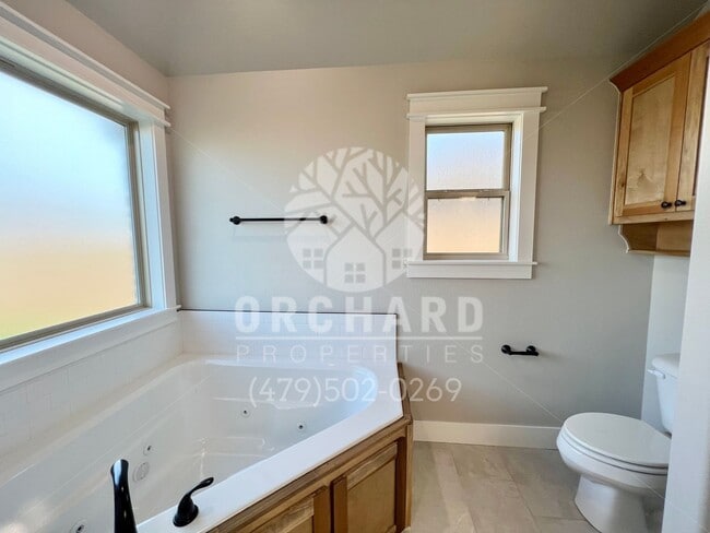 Building Photo - Single Family Home- Well-Sought After Well...