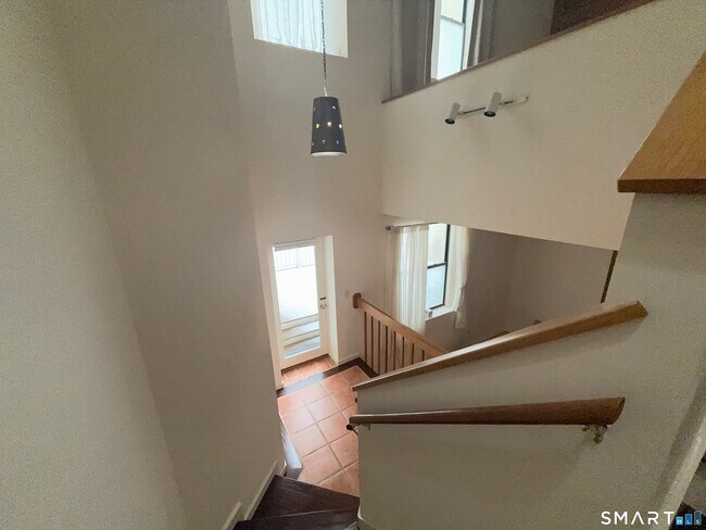 Building Photo - 83 Washington St