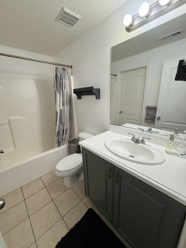 Building Photo - 2962 E Somerset Dr