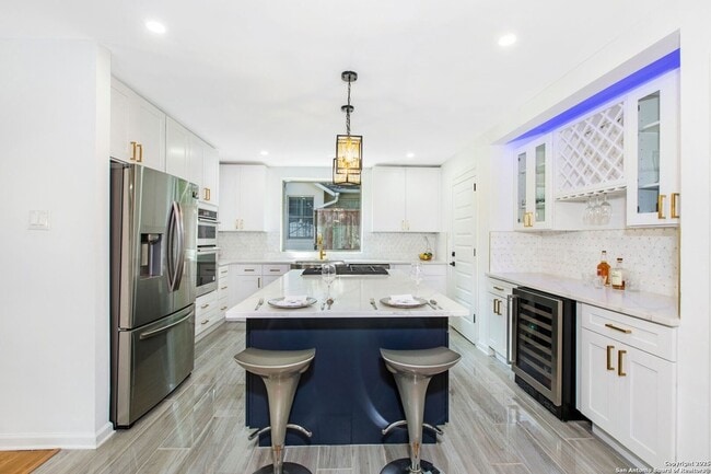 Building Photo - 423 College Blvd