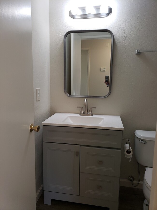 Building Photo - Nice, Cute and Clean!!!