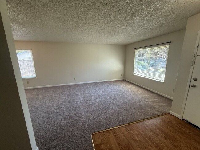 Building Photo - 2766 Applewood Dr