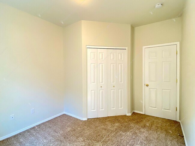 Building Photo - Beautiful, updated 3 BR on westside close to tons of recreation!