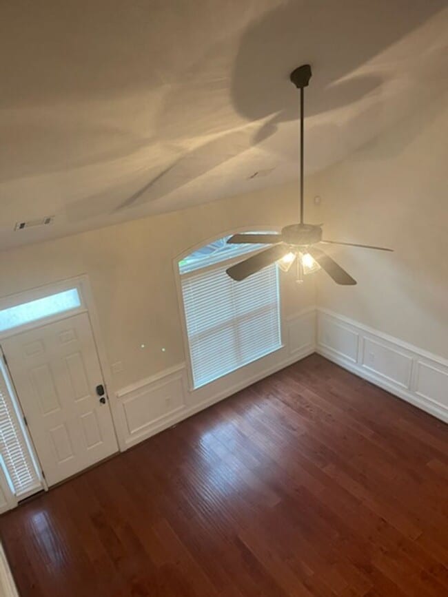 Building Photo - GORGEOUS EXECUTIVE TOWNHOME IN GATED COMMU...