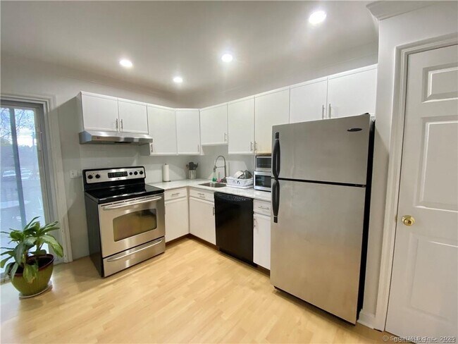 Building Photo - 409 Glenbrook Rd