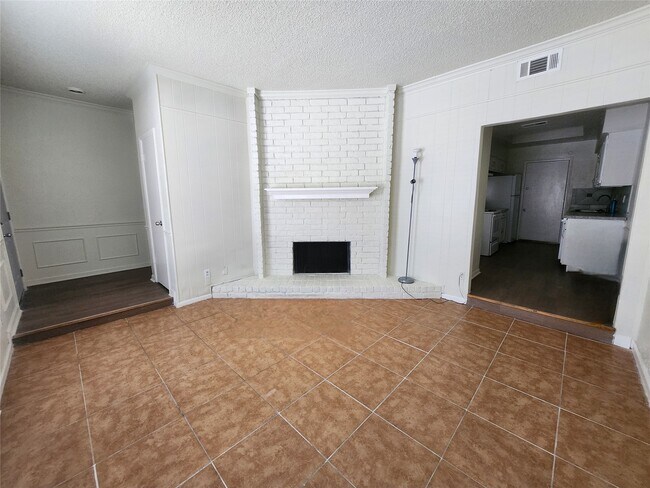 Building Photo - 7700 Creekbend Dr