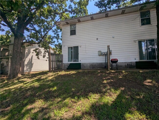 Building Photo - 2437 N Brophy Ave